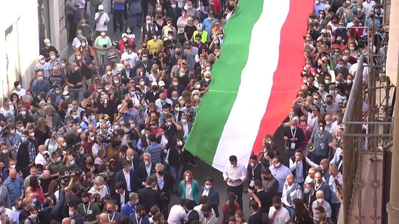 2 giugno, centrodestra in piazza a Roma: il corteo visto dall'alto
