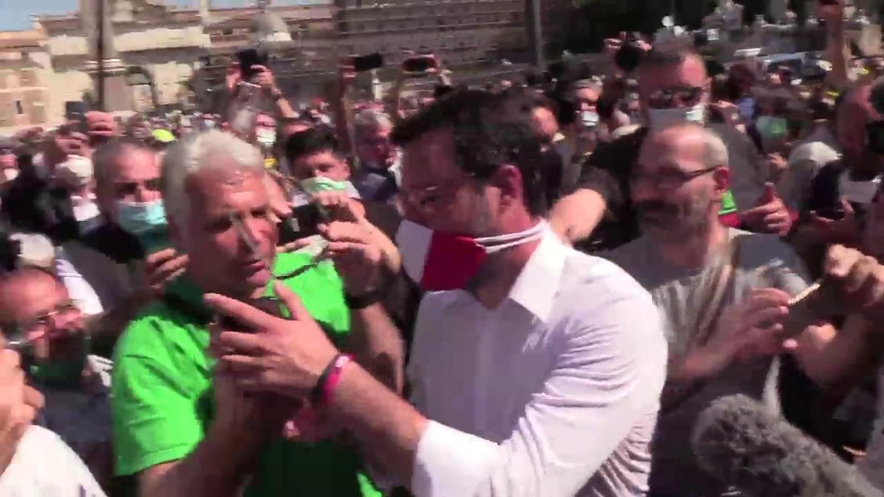 2 giugno, centrodestra in piazza a Roma: il corteo è senza regole