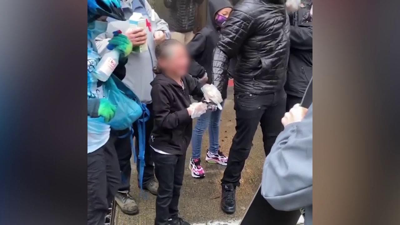 Morte George Floyd, proteste a Seattle: bambina colpita con lo spray al peperoncino