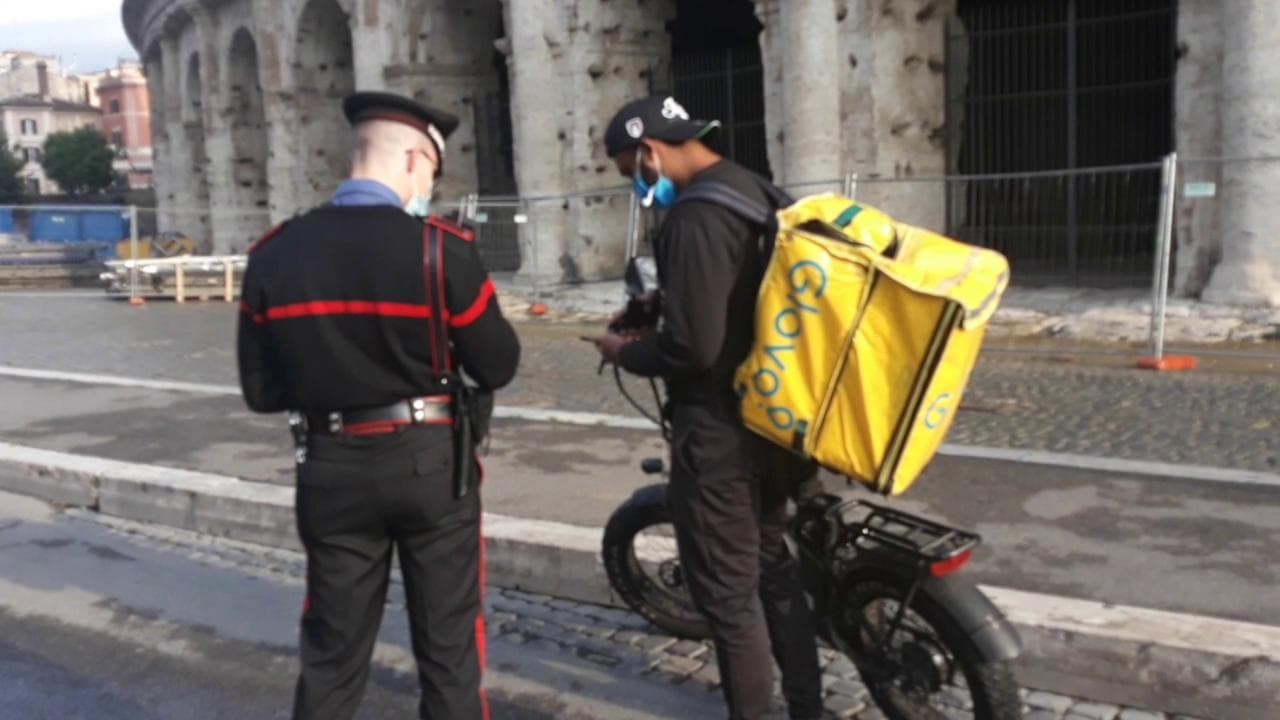 Rider, indagine sul caporalato: i carabinieri effettuano controlli in tutte le province italiane