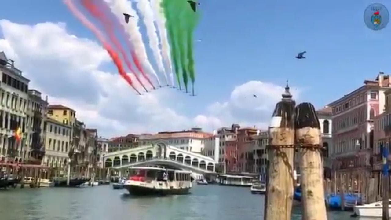 Lo spettacolo delle Frecce Tricolori su Venezia