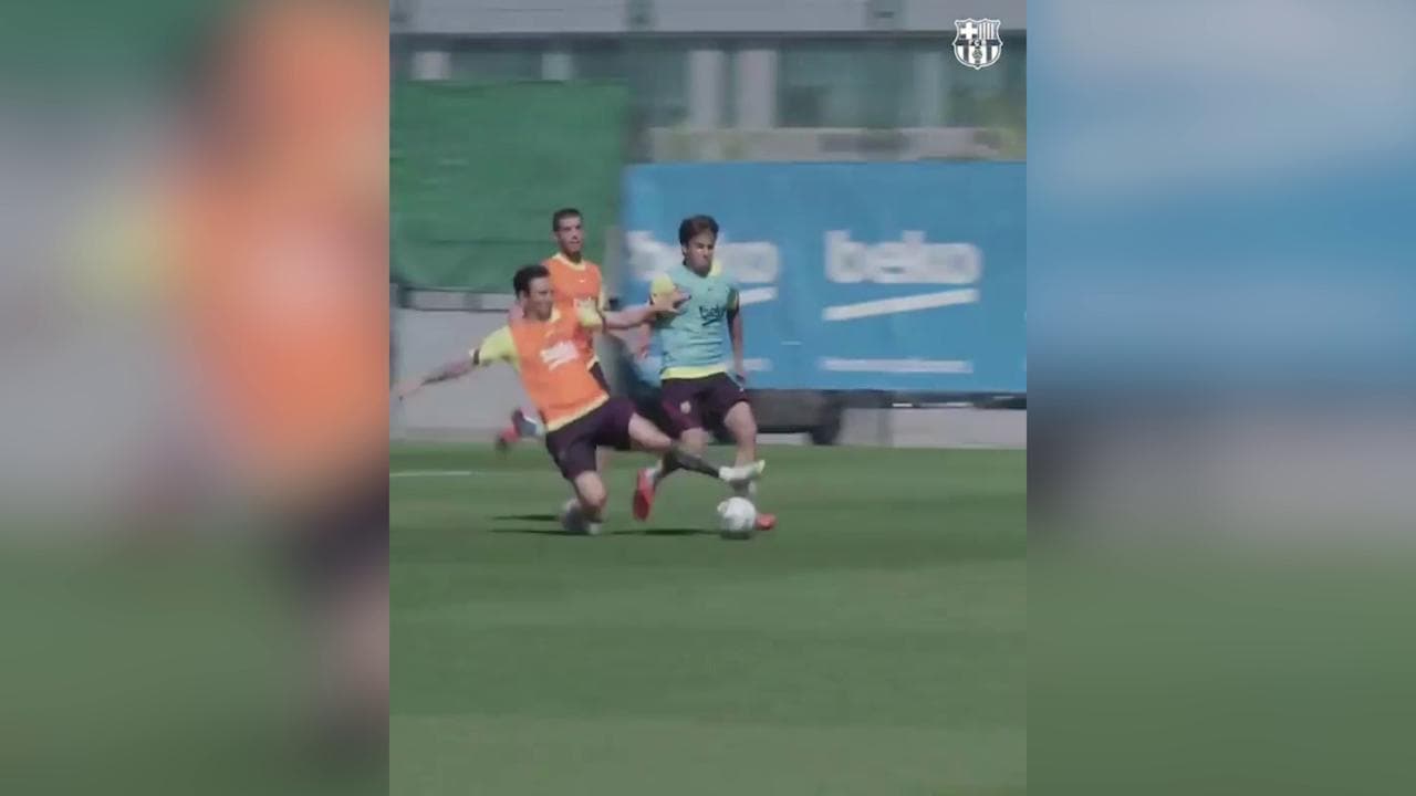 Barcellona, Messi è pronto per la ripresa della Liga: dribbling e gol in allenamento
