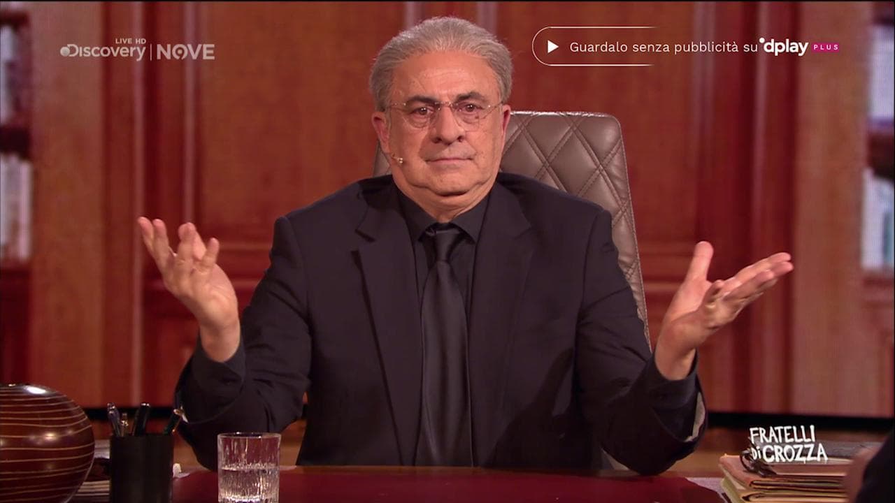 Crozza-De Luca sulle regole in spiaggia: "Dieci nani da giardino per dividere gli ombrelloni"
