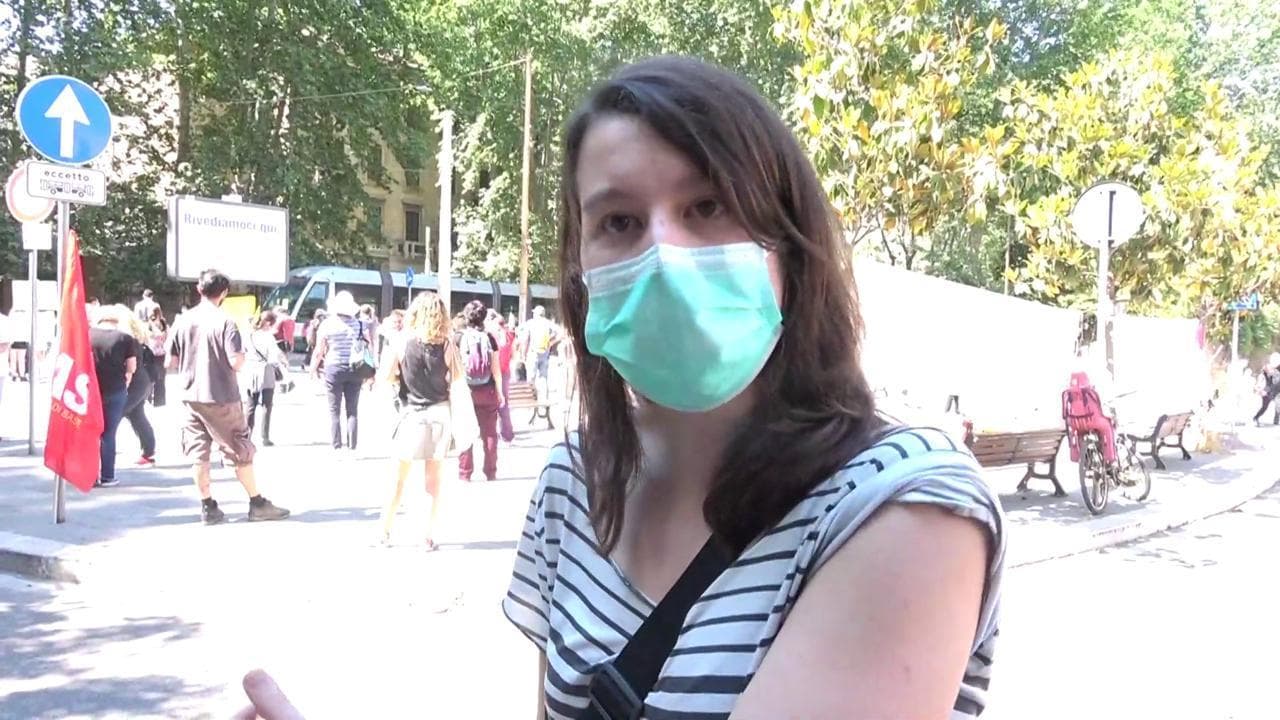 Fase 2, genitori e insegnanti in piazza: "Si torni in classe in sicurezza, la didattica a distanza non è scuola"