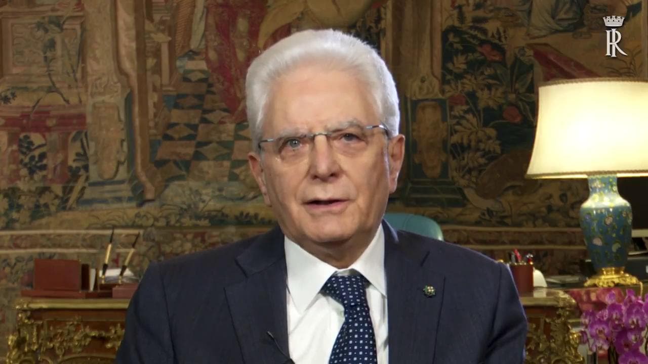 Capaci, 28 anni fa la strage. Mattarella: "Sacrificio di Falcone e Borsellino è eredità per voi giovani, siatene fieri"