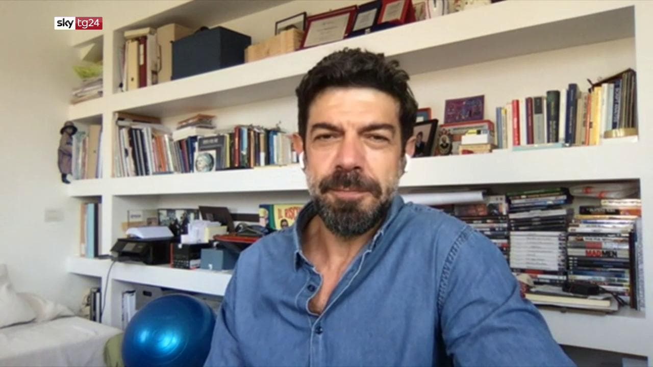 "Quaranta libri iniziati e neanche uno finito": la quarantena di Pierfrancesco Favino