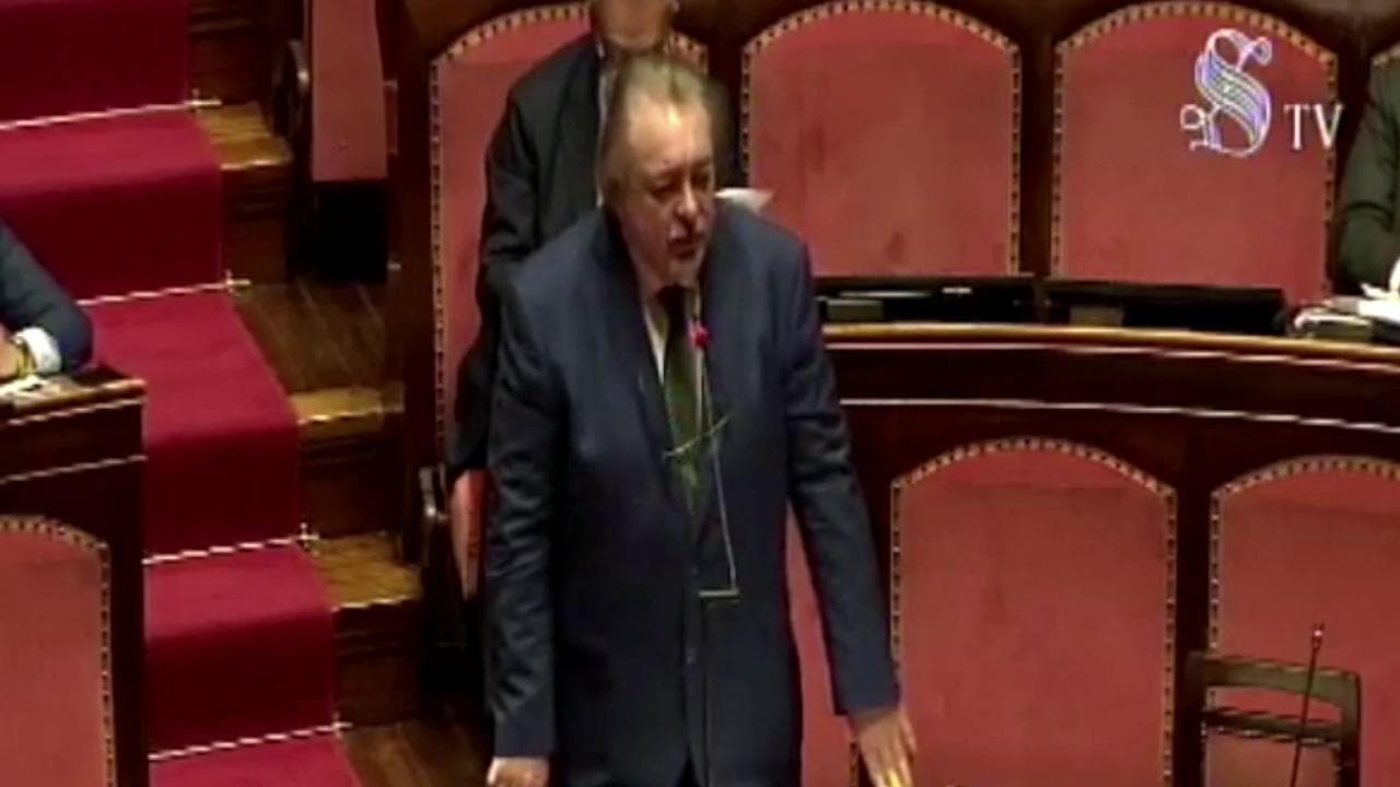 Sfiducia Bonafede, scade il tempo e si spegne il microfono: Giarrusso sbotta