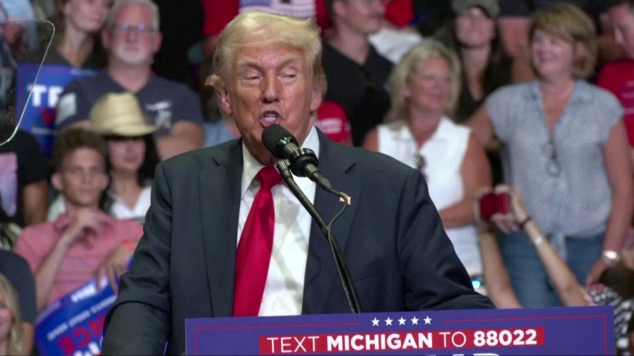 Trump contro le donne democratiche: Kamala Harris "una pazza", Nancy Pelosi "un cane"