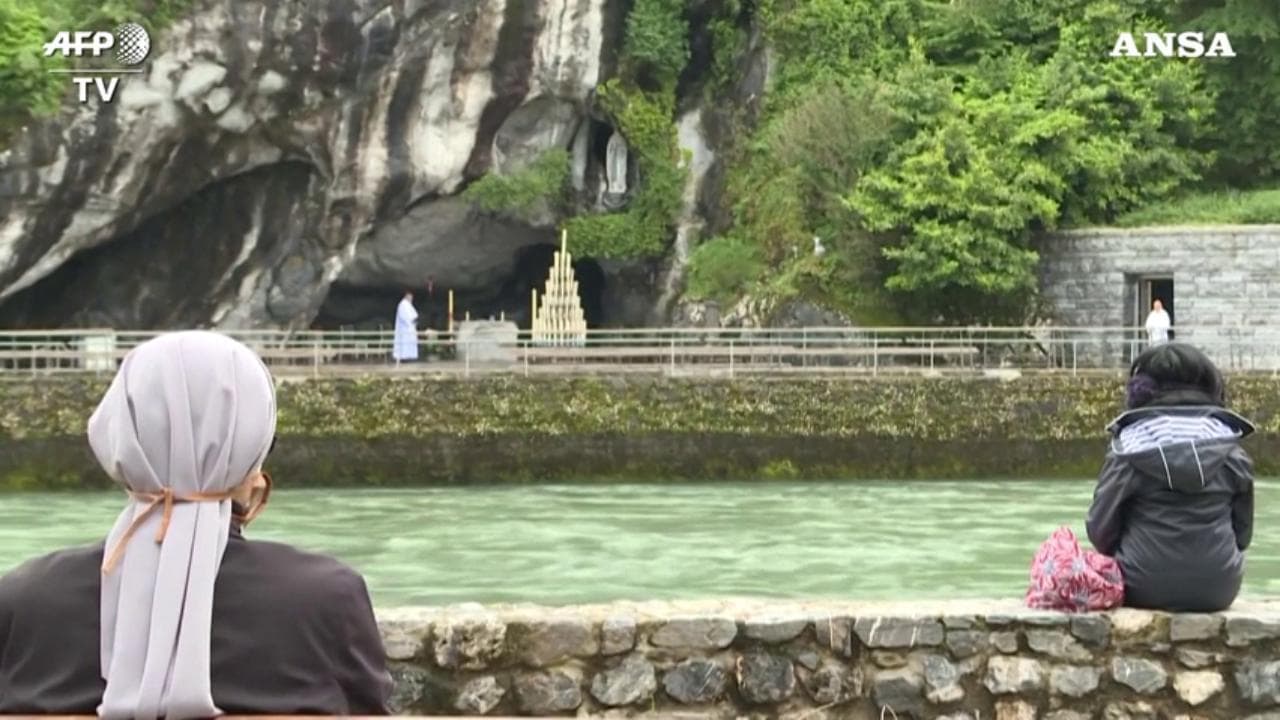 Fase 2, riapre il santuario di Lourdes: accesso per 30 minuti