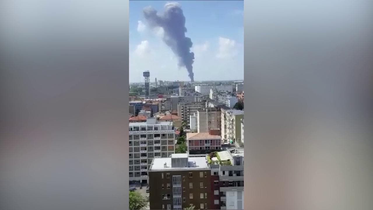 Venezia, incendio Marghera: la nube di fumo dalla ditta di prodotti chimici