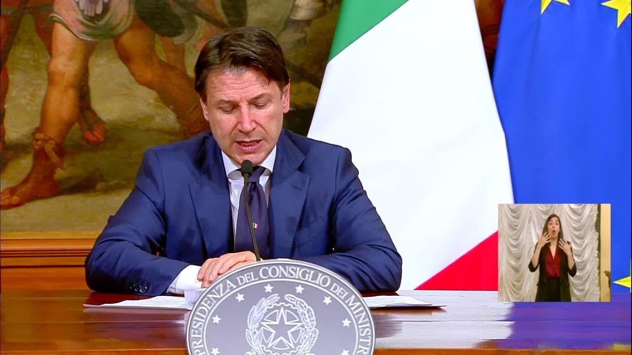 Decreto rilancio, Conte: "Un occhio di attenzione per i nostri artisti che ci fanno tanto divertire"