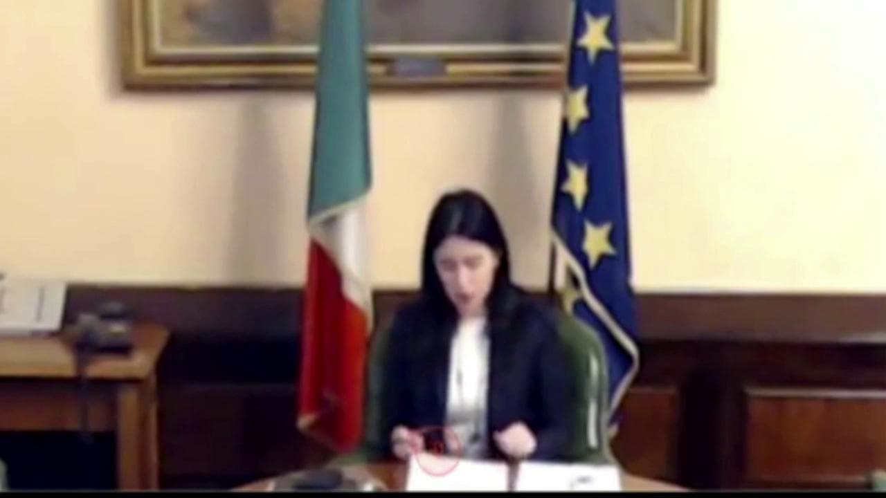Scuola, Azzolina: "Non ci sarà 6 politico. Possibilità di bocciare alunni con carenze sin da inizio anno"