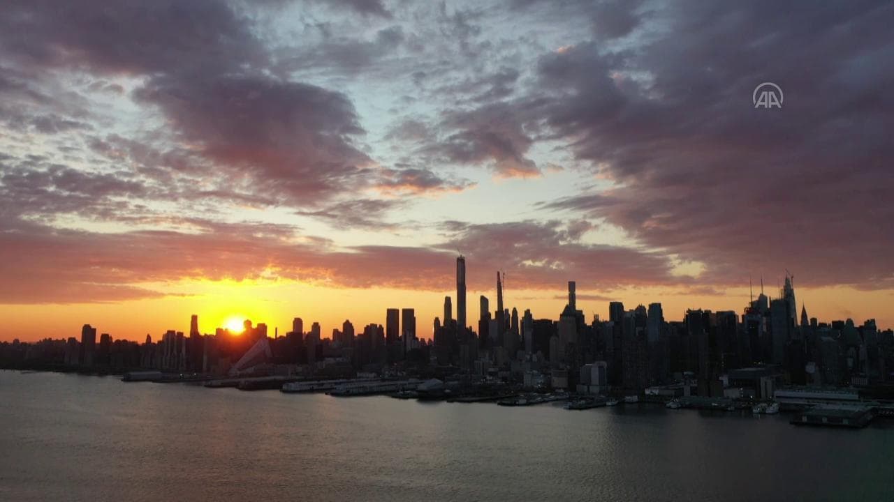 Il risveglio di New York dal drone: la magia dell'alba sullo skyline