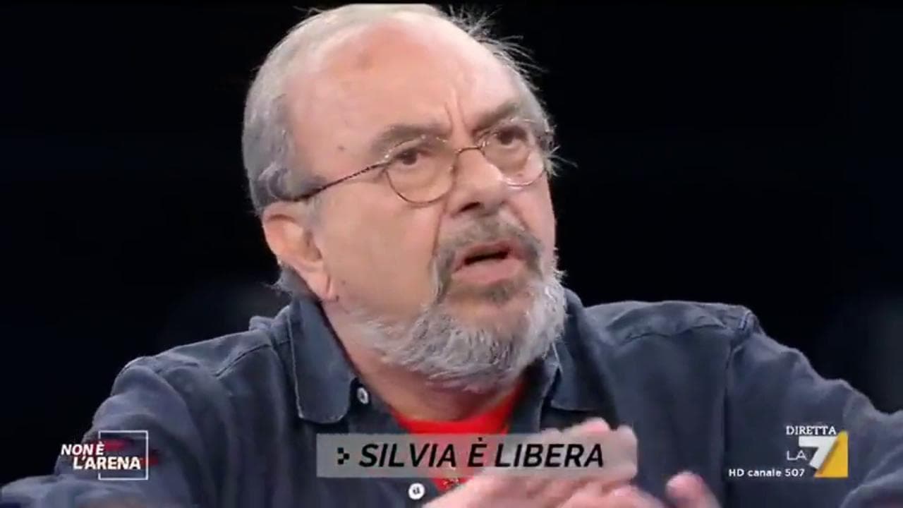 Silvia Romano, scontro in tv fra Gasparri e Vauro: "Diventerà integralista". Il fumettista: "Ca...te".