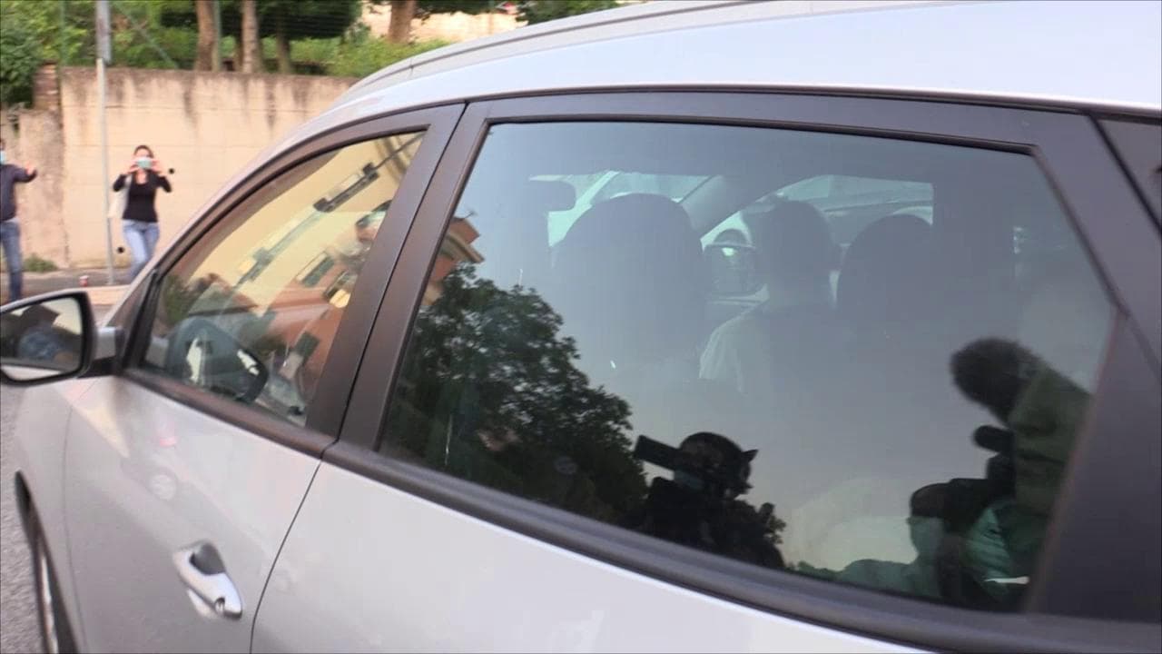 Roma, Silvia Romano lascia la caserma dei Ros dopo l'interrogatorio