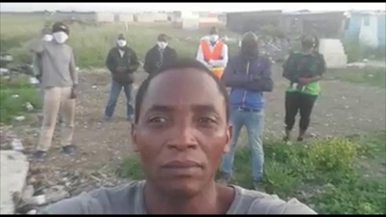 "Siamo esseri umani non braccia": la protesta di Aboubakar Soumaoro e dei lavoratori stranieri