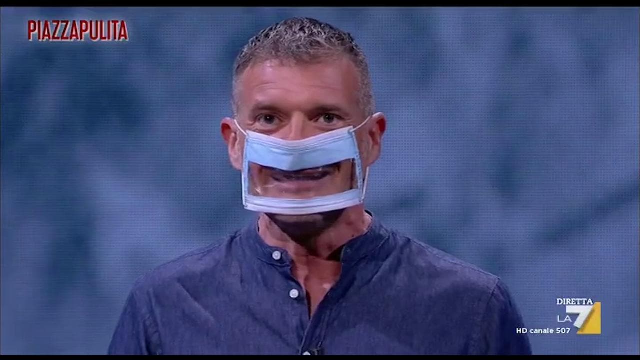 Coronavirus, la proposta di Massini: "Mascherine trasparenti per salvare il diritto al sorriso"