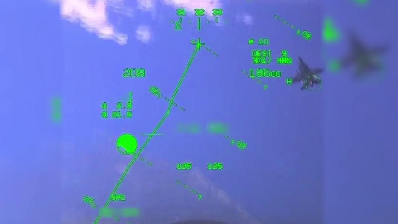 Sfida tra caccia nel cielo dell'Egeo: sembra una scena di Top Gun ma è realtà