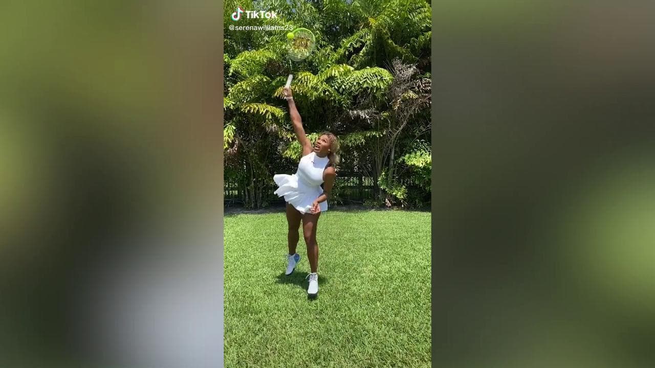 Serena Williams contro Serena Williams, l'allenamento in giardino entusiasma i social