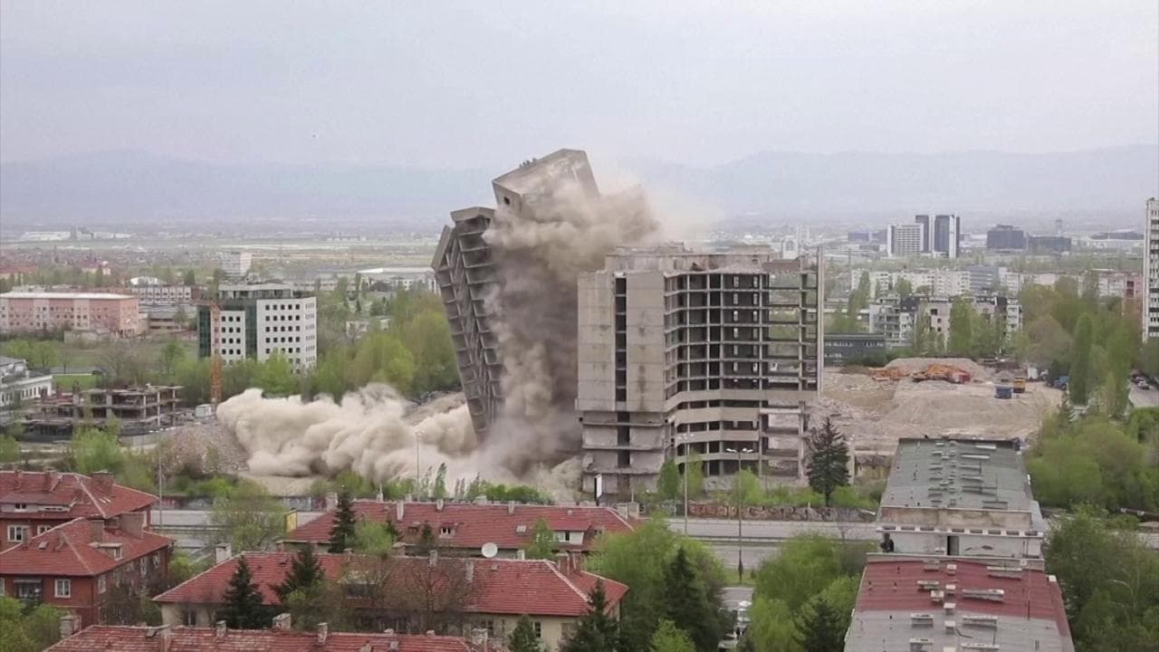 Sofia, demolito palazzo di epoca comunista rimasto incompiuto per 37 anni