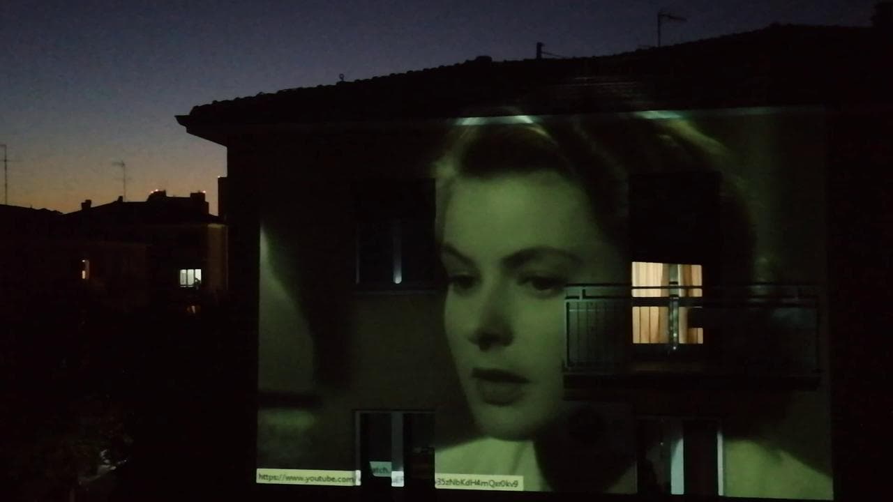 25 aprile, da "Roma città aperta" a "Paisà": il cinema della Liberazione proiettato sui muri delle città