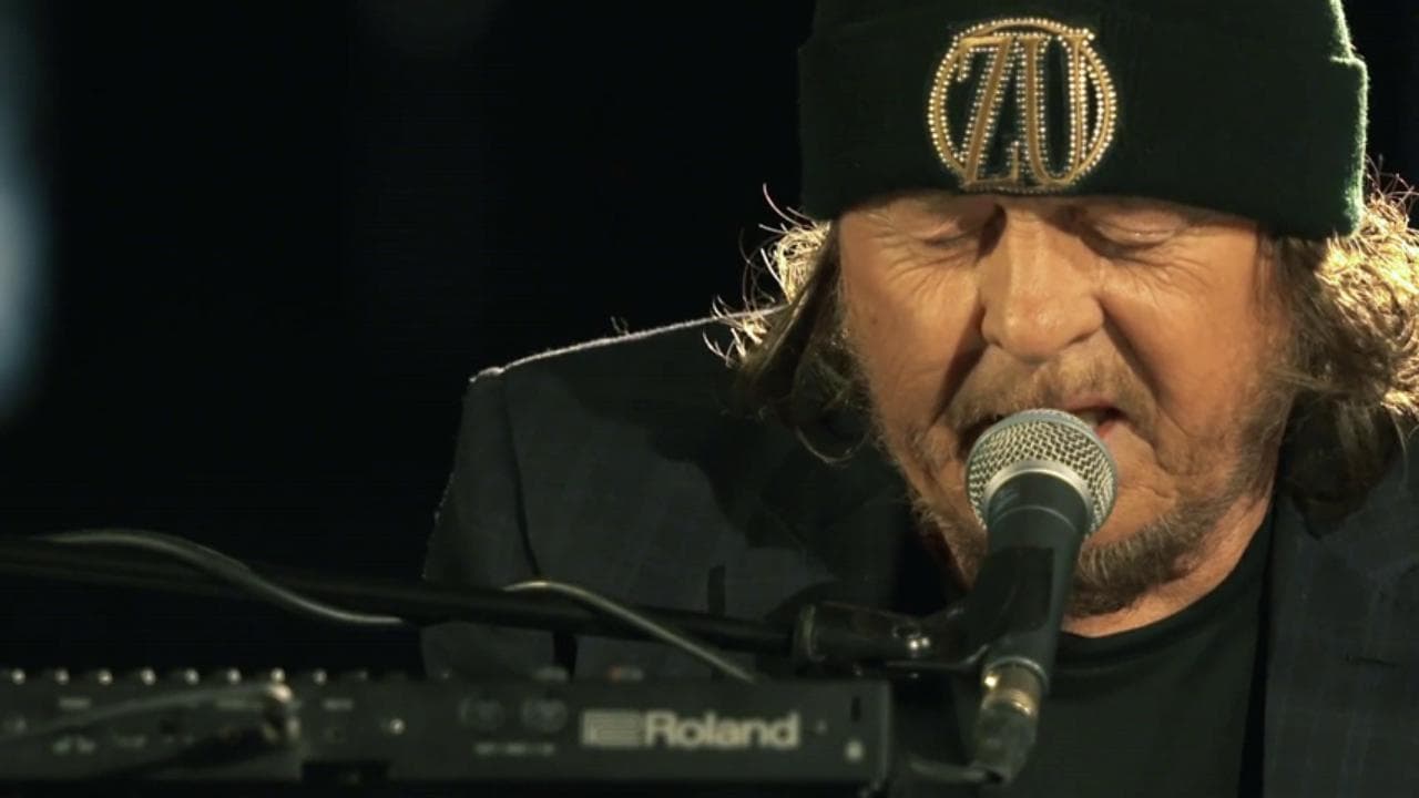 Earth Day, Zucchero davanti al Colosseo deserto canta l'inedito scritto con Bono