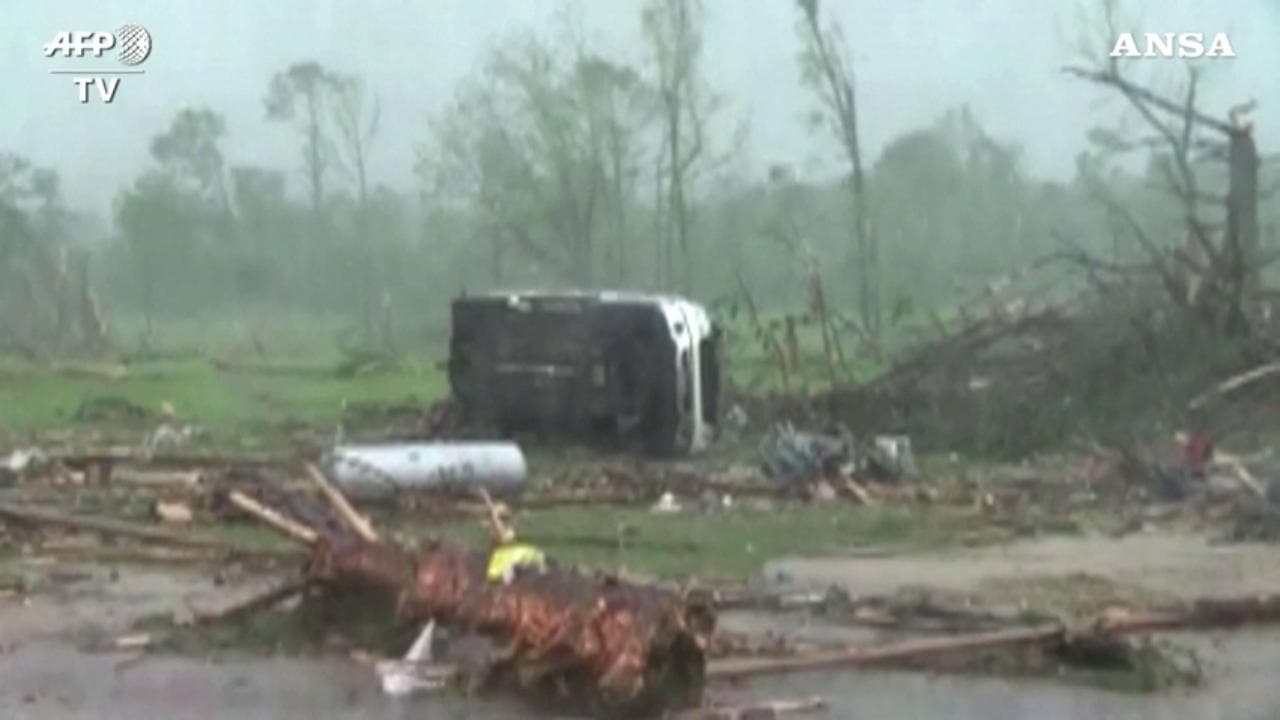 Usa, tornado in Mississippi: la devastazione di case e auto