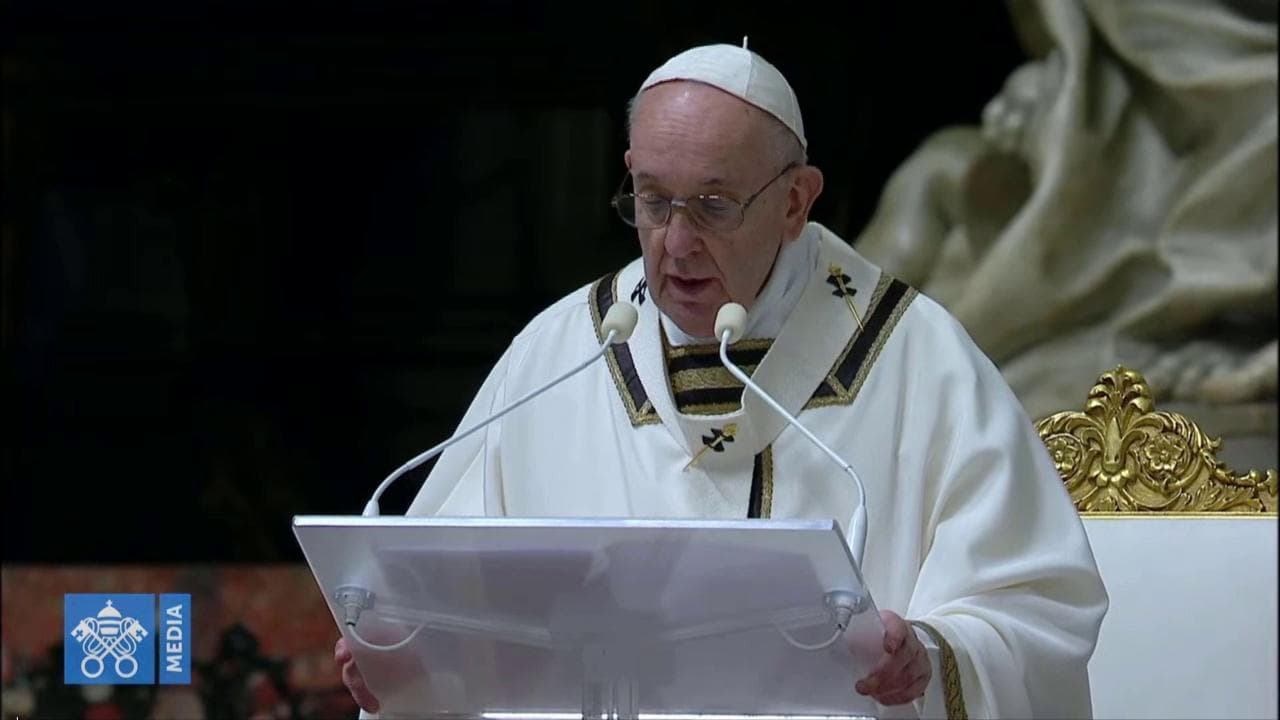 Veglia pasquale, papa Francesco: "E' il giorno del silenzio, l'ora più buia"