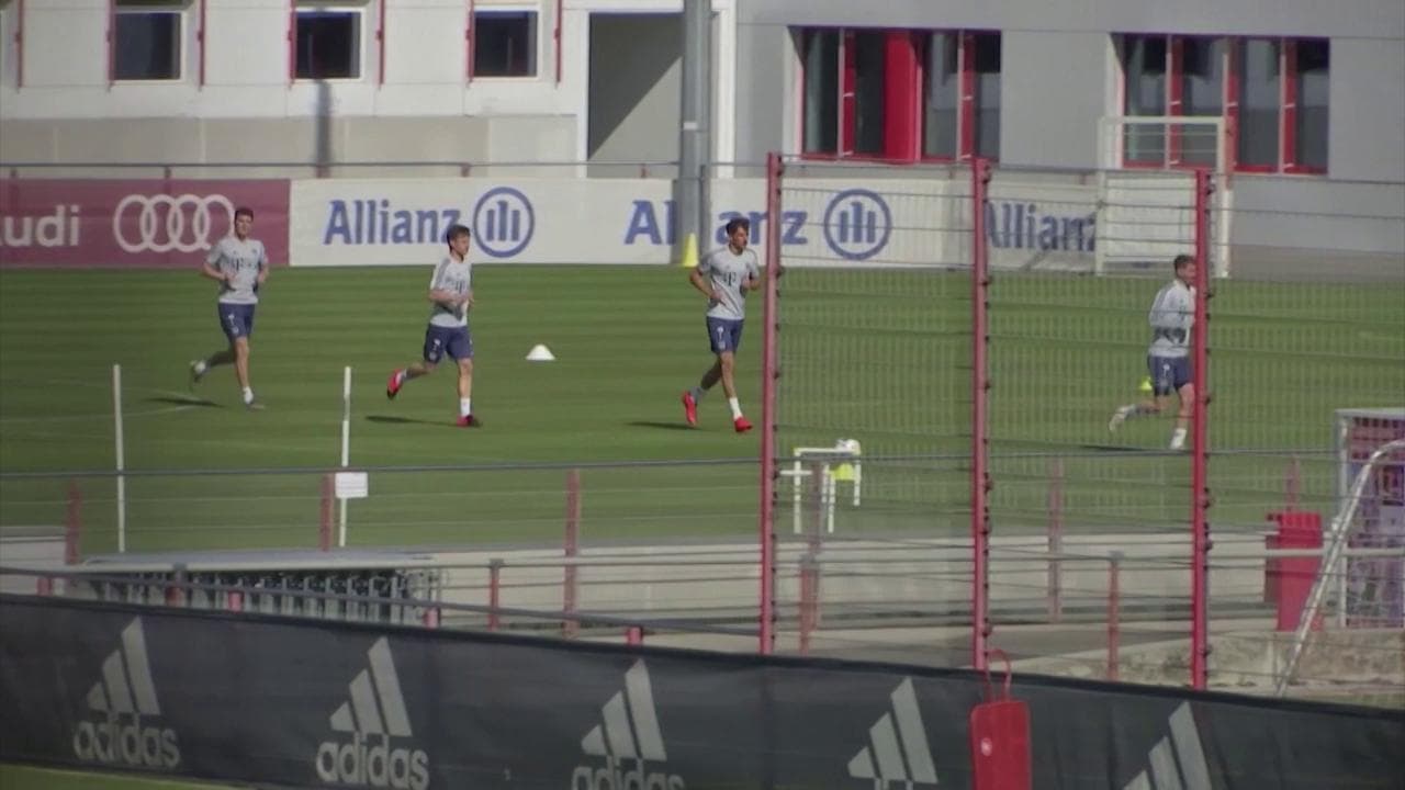 Coronavirus, il Bayern Monaco torna ad allenarsi in campo: giocatori separati e doccia a casa