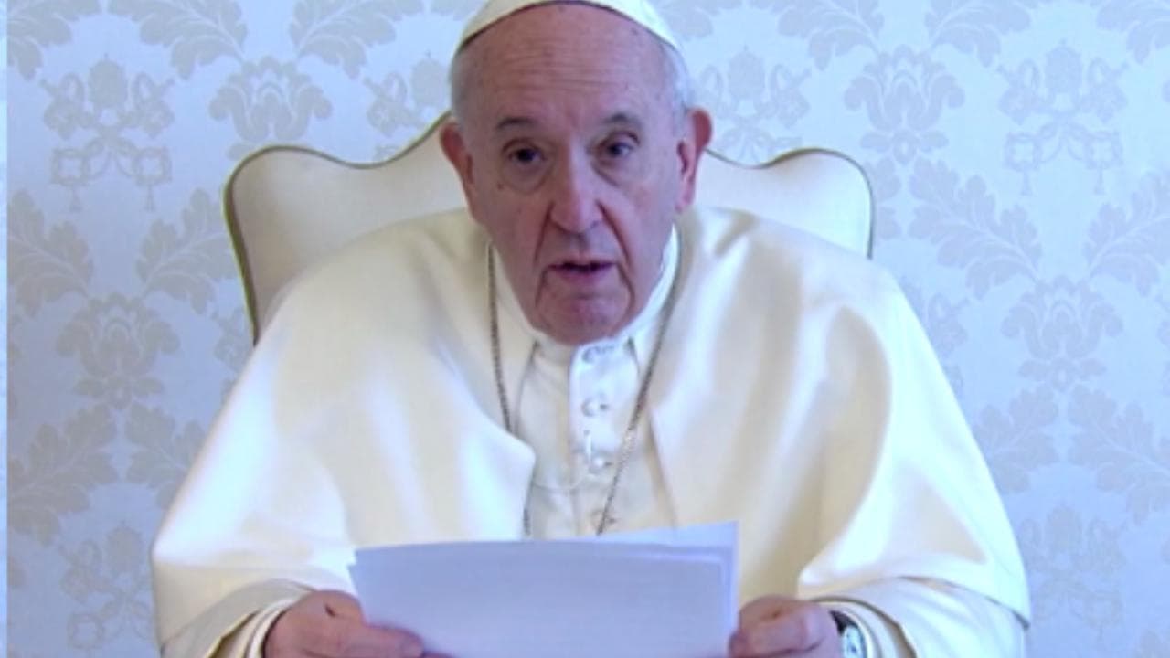 Coronavirus, il videomessaggio di papa Francesco: "È un momento difficile, non perdiamo la speranza"