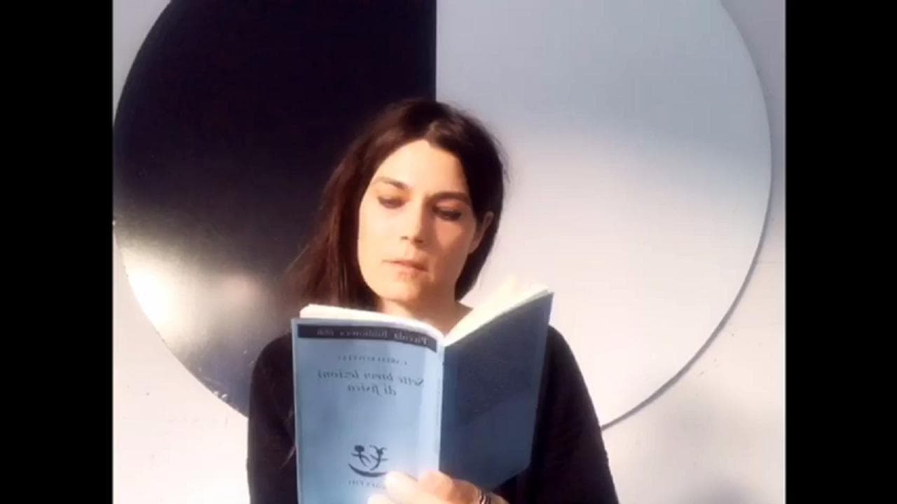 #iorestoacasa, Valeria Solarino legge 'Sette brevi lezioni di fisica'