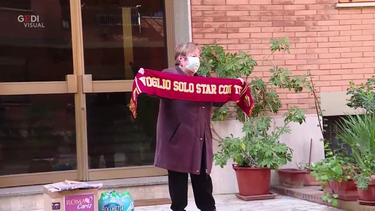 Coronavirus, il regalo della Roma ai tifosi più anziani: cibo e mascherine per gli over 75