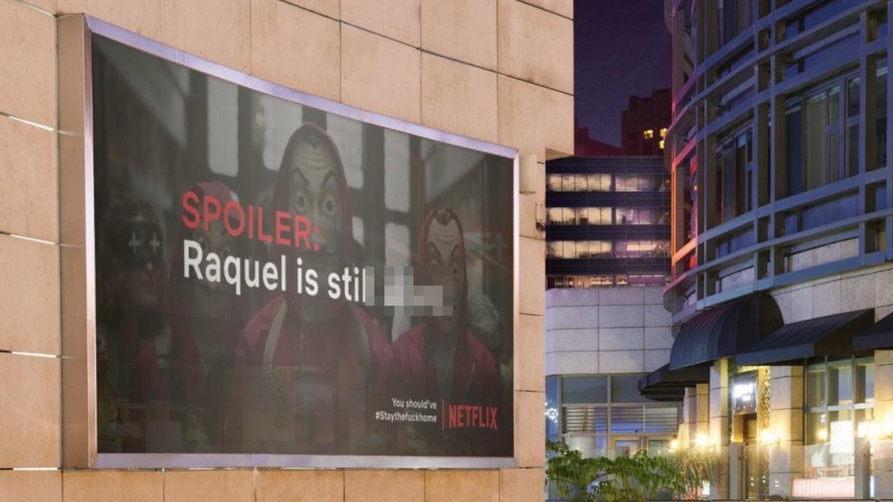 Coronavirus, "Se uscite, spoileriamo": la finta campagna Netflix tappezza virtualmente le città