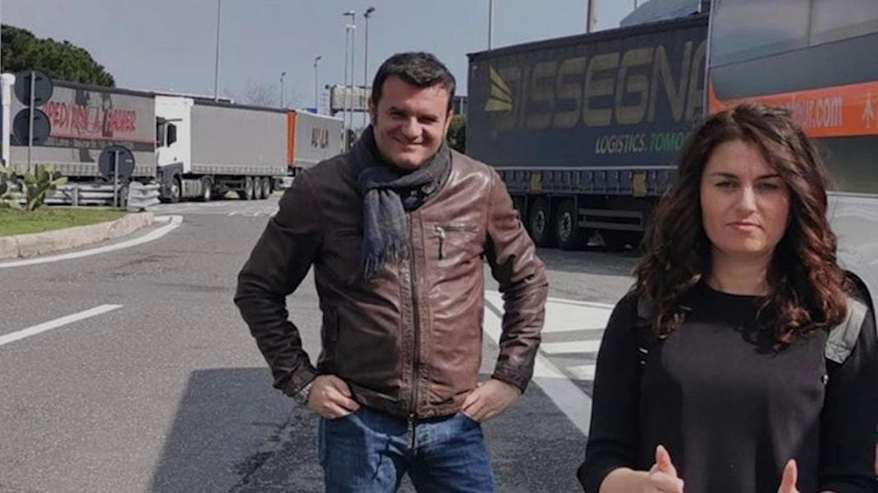 Coronavirus, pullman Lega in Spagna per riportare a casa italiani. Centinaio: "Farnesina non si è sentita"