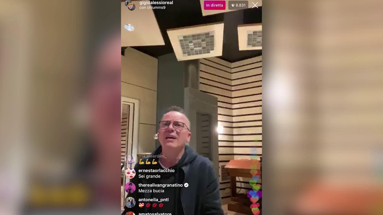 #Iosuonodacasa, il mini live di Gigi D'Alessio "per stare un po' insieme"
