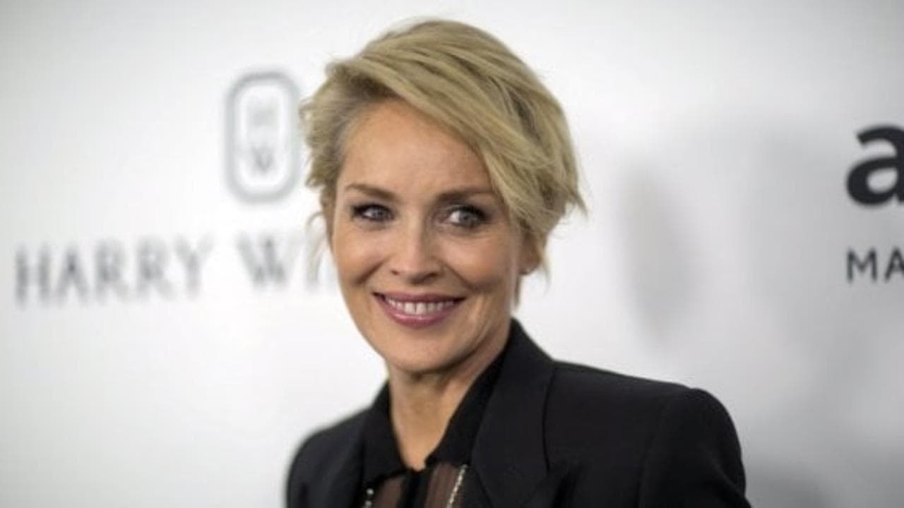 Sharon Stone, messaggio agli italiani: "State a casa, possiamo volerci bene a distanza"