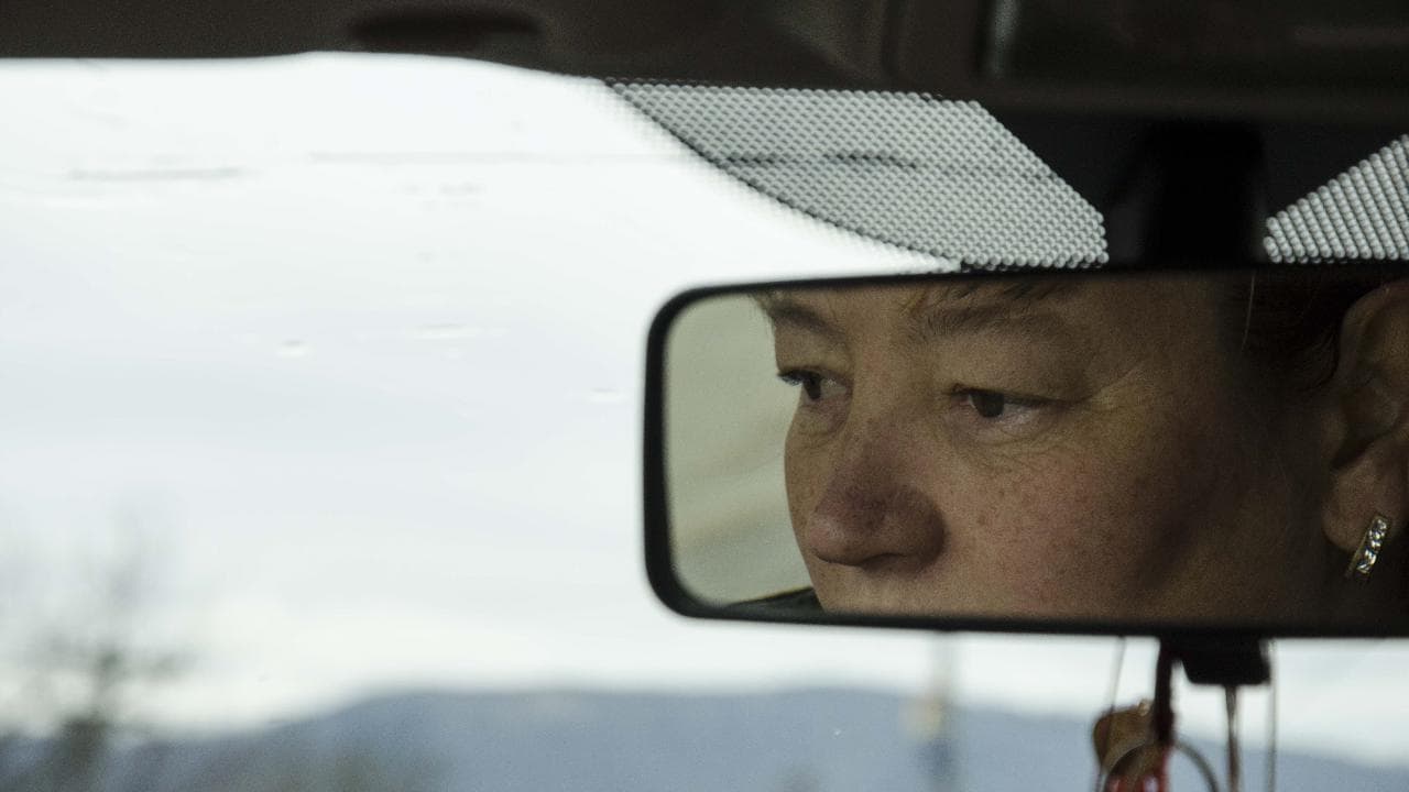 Due case, due vite. E migliaia di km in mezzo: sul bus delle badanti con Maria