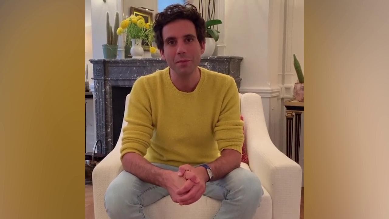 Coronavirus, il messaggio di Mika all'Italia: "Stiamo a casa ma restiamo creativi"