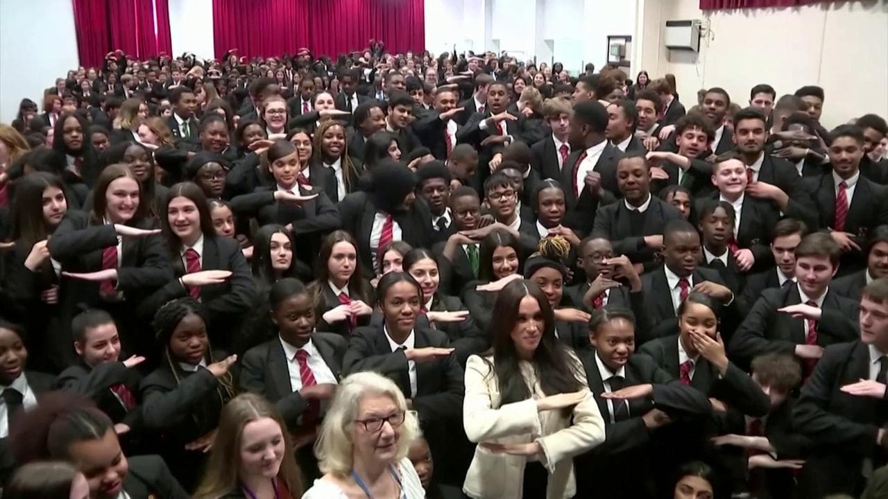 Gb, la sorpresa di Meghan agli studenti per l'8 marzo: "Fate sentire la vostra voce"