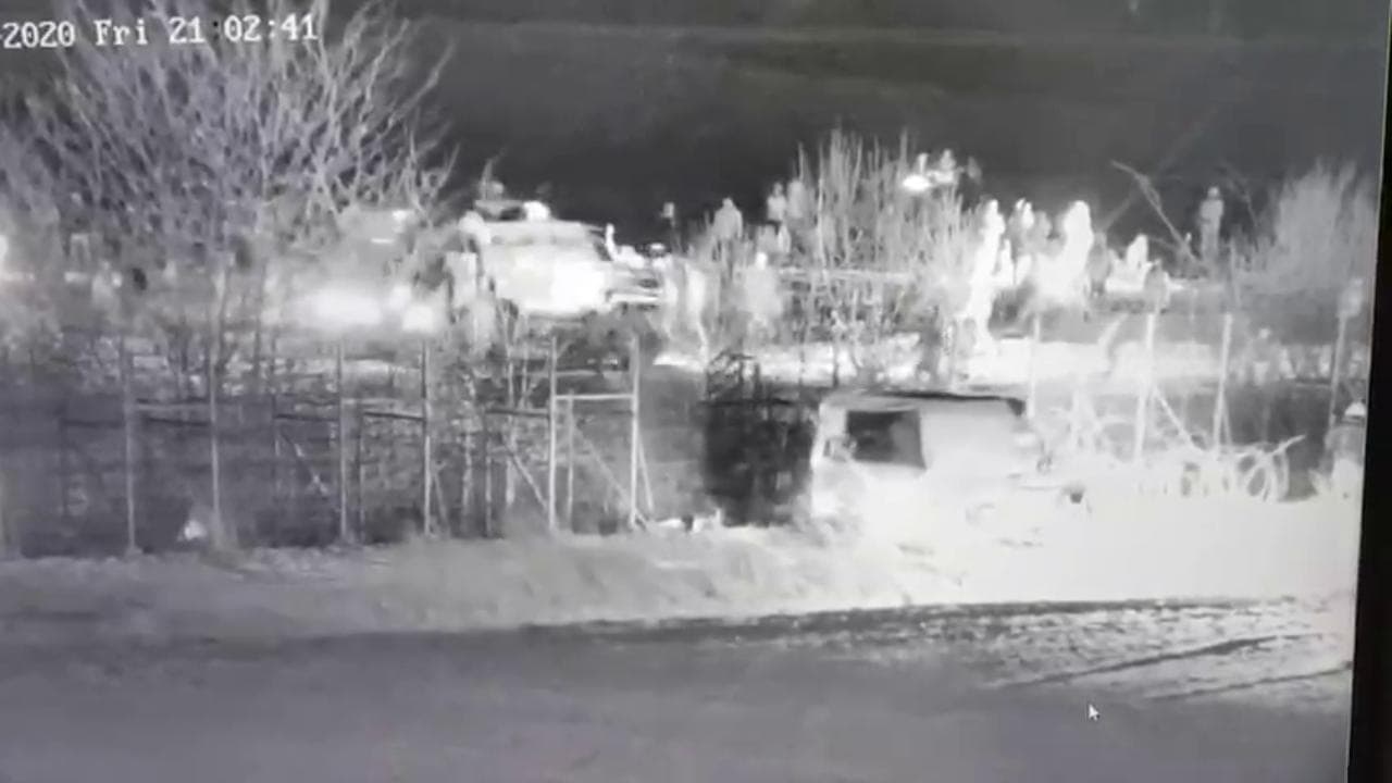 Blindato turco cerca di abbattere frontiera, Atene denuncia: "Mezzo pagato coi fondi Ue"