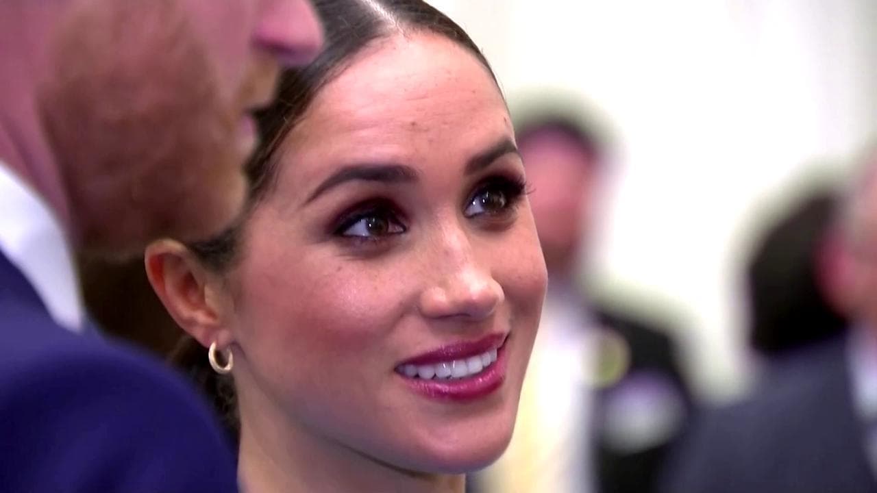 Meghan Markle, prima apparizione pubblica a Londra con Harry: "È bello essere tornati"