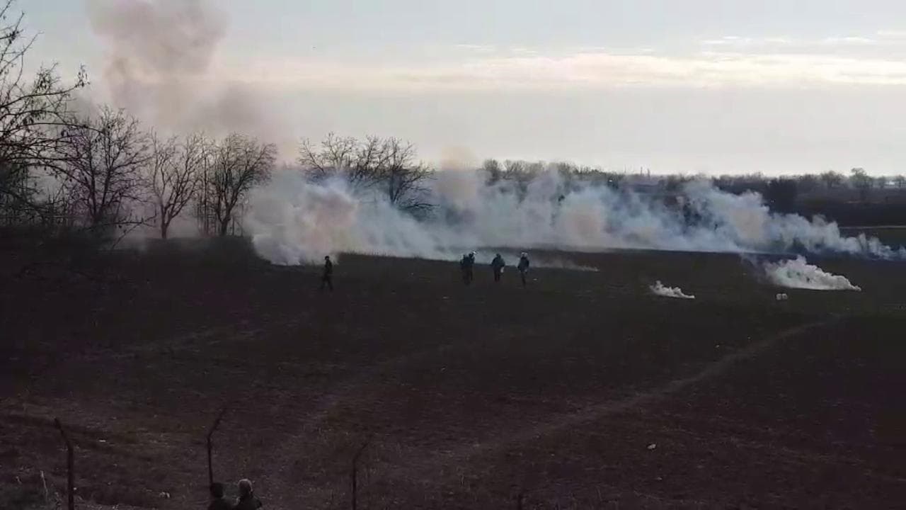 Atene denuncia la Turchia: "Un attacco con droni in territorio greco per aiutare i migranti"