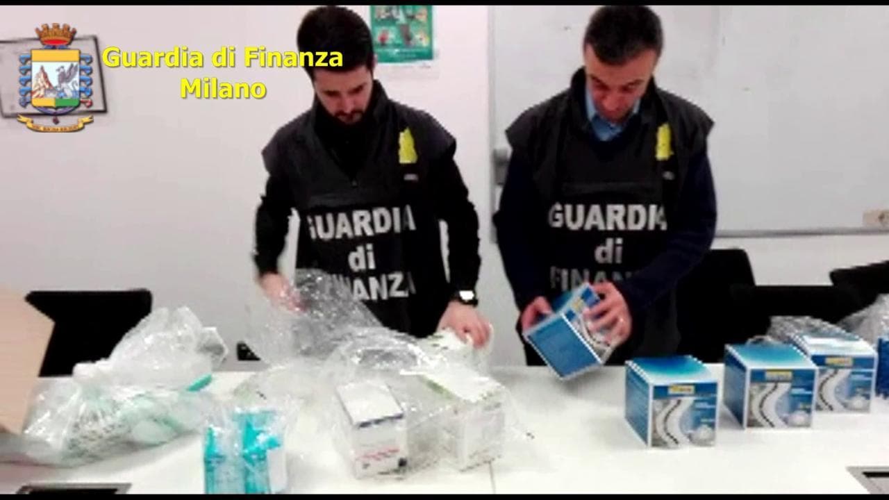 Coronavirus, il prezzo delle mascherine a disinfettanti aumenta del 400%: l'intervento della Guardia di Finanza