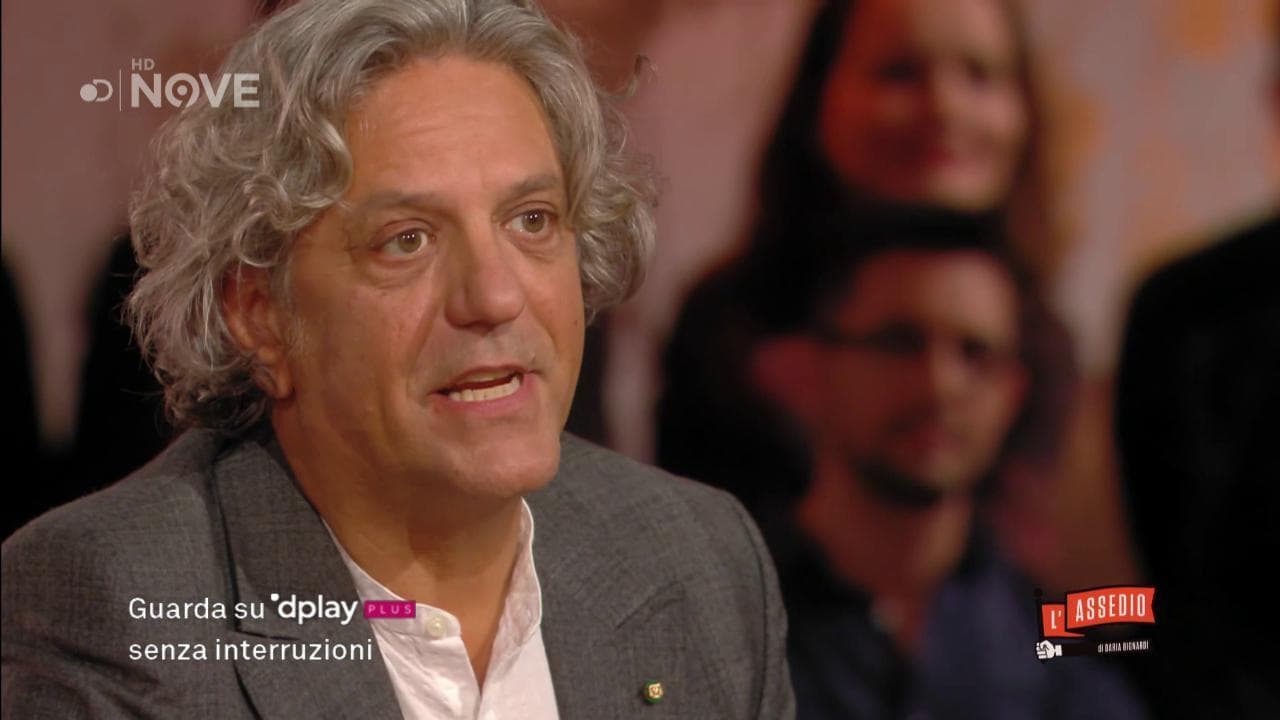 Brexit, Locatelli a L'Assedio: "Vivo a Londra da 30 anni e devo fare un esame per dimostrare che parlo inglese"