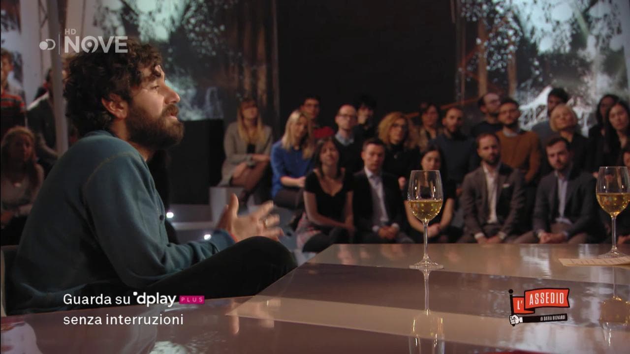 Tommaso Paradiso a L'Assedio: "Lo scioglimento di Thegiornalisti? Gli ultimi dischi erano miei"