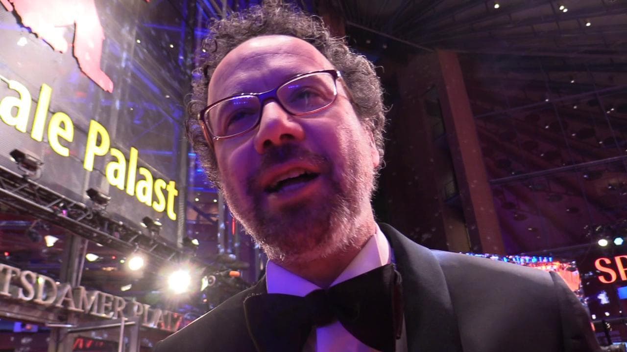 Berlinale, il direttore Chatrian: "Il festival si apre con gioia e con dolore per l'attentato di Hanau"