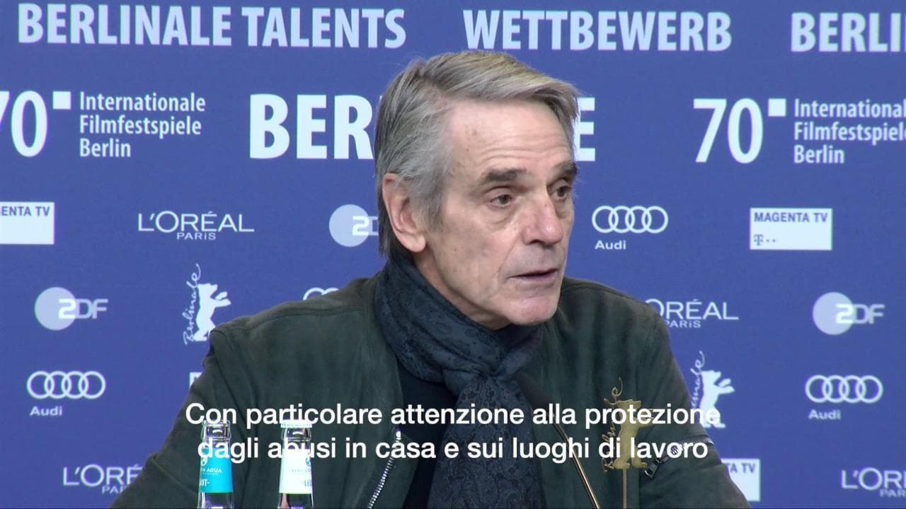 Berlinale, il discorso di Jeremy Irons: "Supporto le donne e i matrimoni omosessuali"