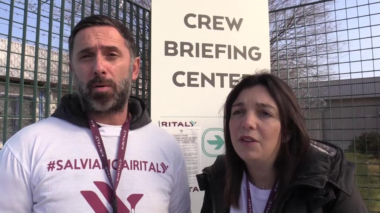 Air Italy, marito e moglie a rischio licenziamento: "Quale futuro per noi e nostro figlio?"
