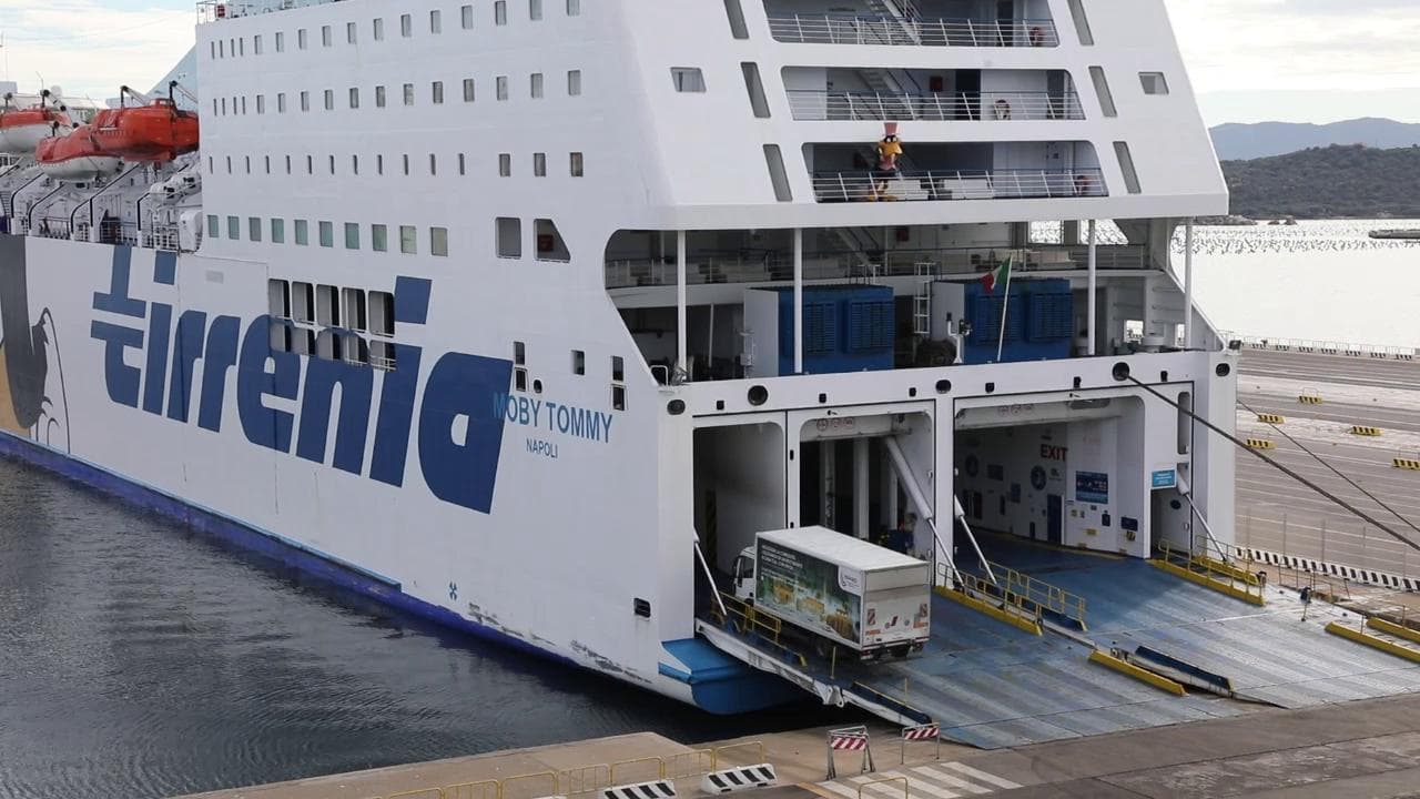 Trasporti Sardegna, Onorato: "A causa del Covid perso il 99% delle prenotazioni"