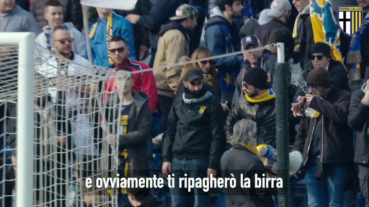 Parma, Cornelius centra un tifoso durante il riscaldamento: "Incontriamoci, ti ripago la birra"